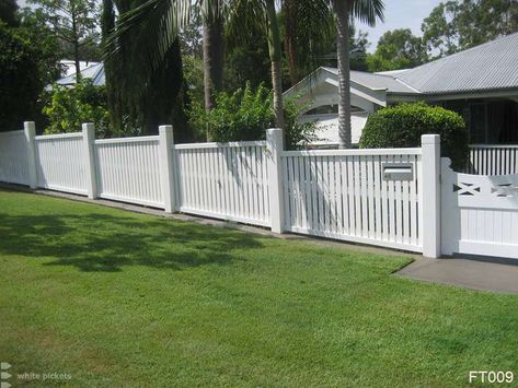 Front Fence On Slope, Picket Fence On A Slope, Sloping Fence, Sloped Fence, White Fence Front Yard, Stepped Fence, Fence On Slope, Hamptons Fence, Front Lawn Landscaping