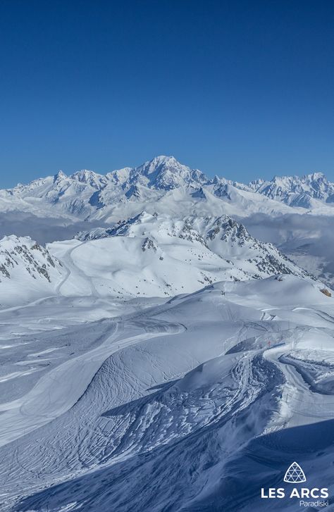 Skier face au Mont Blanc, c'est possible aux Arcs ! #mountain #skiresort Snow Vibes, Magical Scenery, Ski Culture, Ski Bums, Snow Mountains, Les Arcs, Nature Iphone Wallpaper, Ski House, Ski Season