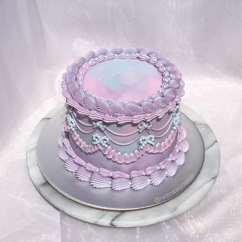 Blue And Purple Cake, Purple Vintage Cake, Cake Pic, Snow Cake, Blue Birthday Cakes, Purple Cake, Purple Cakes, Pastel Vintage, Cupcake Cake Designs