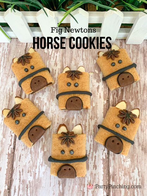 Horse Cookies Decorated Easy, No Bake Horse Cookies, Horse Shaped Cookies, Horse Cookies Birthday Parties, Horse Food Ideas, Donkey Themed Snacks, Horse Desserts, Horse Shaped Food, Horse Themed Snacks