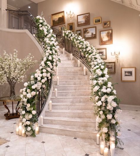 Wedding Staircase Decoration, Wedding Stairs, Wedding Staircase, Park Savoy, Flower Garland Wedding, Wedding Stage Design, Aisle Flowers, Wedding Planning Decor, Staircase Decor