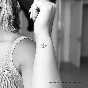 20 Sign Language I Love You Tattoo Designs Ideas – EntertainmentMesh Asl Tattoo, Sign Language Tattoo, Body Enhancement, Tattoos Pinterest, Love Yourself Tattoo, I Love You Signs, Tattoo Signs, Rock Hand, Symbol Tattoos