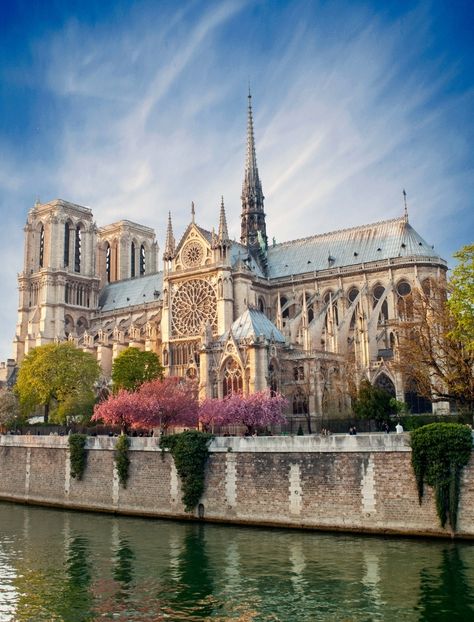 23 Famous Landmarks in Paris You Must Visit At Least Once 4 Days In Paris, Paris Canvas, Paris Itinerary, Notre Dame Cathedral, Cathedral Architecture, Famous Landmarks, Gothic Architecture, Famous Places, Iconic Landmarks