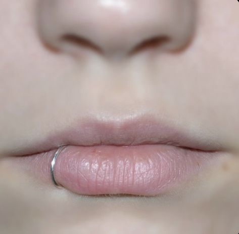 Lower Lip Piercing, Piercing Girl, Lip Cuffs, Lip Piercing Ring, Lips Illustration, Fake Lip Ring, Fake Lips, Piercing Labret, Lip Wallpaper