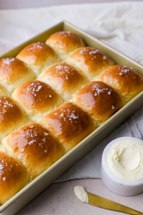 gold metal tray of rolls with shiny tops and a sprinkle of salt, butter nearby, butter knife nearby Bread With Potato Flakes, Recipes With Potato Flakes, Potato Bread Rolls, Potato Dinner Rolls Recipe, Potato Rolls Recipe, Thanksgiving Rolls, Potato Rolls, Instant Potatoes, Potato Dinner