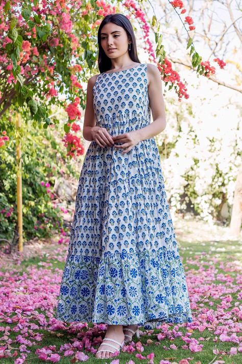 Shop for Missprint Blue Cotton Hand Block Print Tunic for Women Online at Aza Fashions Chiffon Styles, Formal Suits For Women, Block Print Dress, Stylish Kurtis Design, Dresses Western, Whimsical Dress, Fancy Kurti, Denim Maxi Dress, Monochrome Fashion