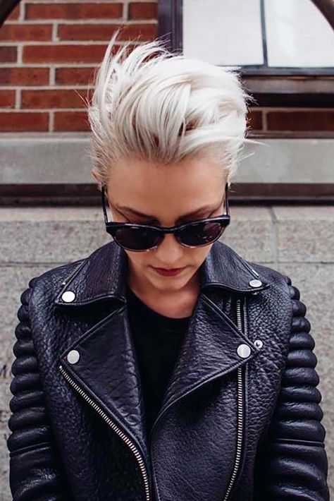 Faux Hawk Women, Fohawk Haircut, Faux Hawk Hairstyles, Cool Short Hairstyles, Edgy Short Hair, Faux Hawk, Halloween Hair, Short Hair Styles Pixie, Popular Hairstyles