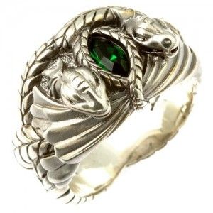 Aragorn's Ring. The Ring of Barahir.  [Lord of the Rings] Aragorn Lord Of The Rings, Ring Of Barahir, Aragorn Costume, Aragorn Ring, Slytherin Style, Dragon Rings, Snake Man, Lotr Wedding, Tapestry Ideas