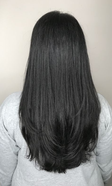 Layered haircut Concave Layers Haircut, Layered Round Haircut, Keratin Hair Styles Haircuts, Rounded Layers Straight Hair, Uniformly Layered Haircut, Soft Rounded Layers, Advance Layer Haircut, Square Layers Haircut, Round Layers Vs Long Layers