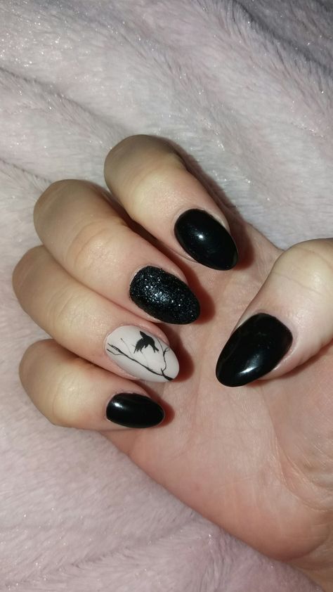 Raven Nail Art, The Crow Nails, Crow Nail Art, Edgar Allen Poe Nails, Six Of Crows Nails, Raven Nails Designs, Crow Nails, Short Black And White Nails, Raven Nails