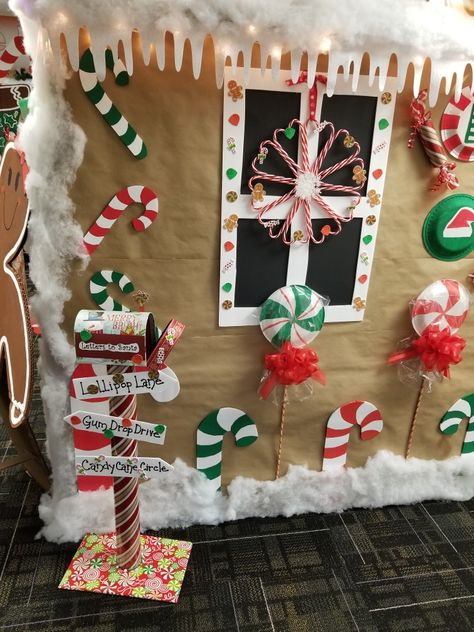 Ginger Bread House Cubicle Decorations, Gingerbread Cubical Decorations, Candyland Christmas Classroom, Diy Gingerbread House Photo Backdrop, Gingerbread House Desk Decorations, Gingerbread Office Decor, Gingerbread House Decorations Office, Diy Santas Grotto School, Gingerbread Christmas Decor Office