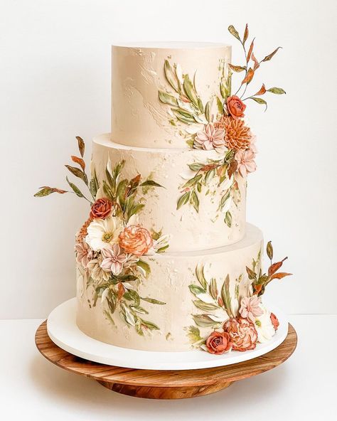 Romantic Fall Wedding Cake, Cake Decorated With Real Flowers, Wedding Cake Designs Vintage, Sage Green And Terracotta Wedding Cake, Green And Orange Wedding Cake, June Wedding Cake, Wedding Cake With Wildflowers, Fairytale Wedding Cakes, Wildflower Wedding Cake