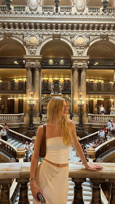 French Style Aesthetic Outfit, Paris Instagram Pictures Summer, Vienna Fashion Summer, Paris Photo Poses, Summer Paris Aesthetic, Budapest Summer Outfits, Summer In Vienna, Summer Outfits In Paris, France Style Outfits