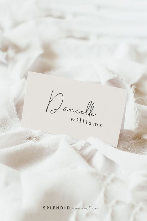 Wedding Table Name Card, Wedding Name Place Cards On Napkin, Bridal Shower Place Cards Ideas, Place Cards For Wedding, Head Table Name Cards, Name Place Card Wedding, Cricut Wedding Name Cards, Modern Wedding Name Cards, Wedding Reception Name Cards