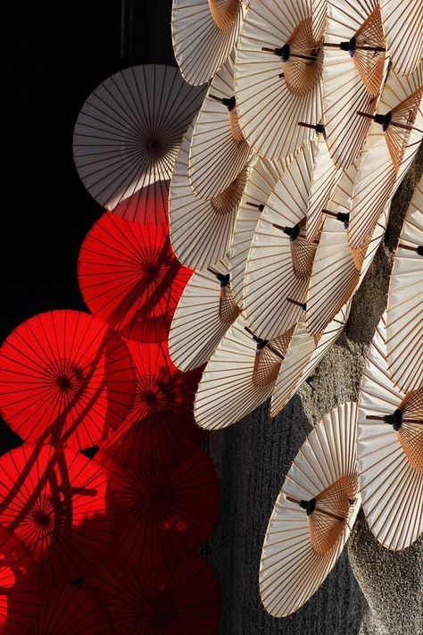 Chinese Folk Art, Red Spider Lily, Japanese Umbrella, Concept Models Architecture, Chinese Aesthetic, Design Café, Mood Images, Asian Restaurants, Modern Chinese