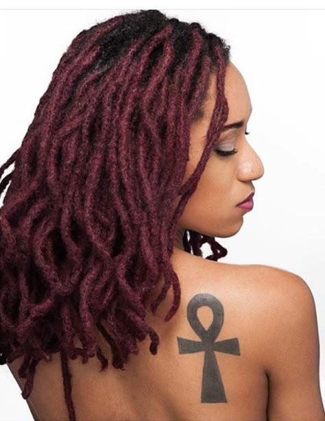 Maroon Locs, Female Locs, Locs Colors, Wavy Locs, Burgundy Locs, Loc Colors, Locks Hairstyles, Dreadlock Rasta, Beautiful Locs