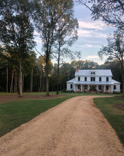 Home is the nicest word there is. —Laura Ingalls Wilder Farmhouse Exterior Design, Casas Coloniales, Modern Farmhouse Design, Modern Farmhouse Exterior, White Farmhouse, Farmhouse Exterior, Country Style Homes, Country House Decor, Farmhouse Plans