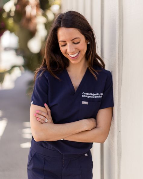 Doctor Look Female, Emergency Medicine Doctors, Female Doctor Photoshoot, Emergency Doctor Aesthetic, Emergency Medicine Doctors Aesthetic, Female Doctor Aesthetic, Md Photoshoot, Emergency Physician, Nurse Hacks