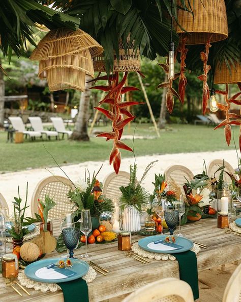 tropical wedding • Instagram Tropical Style Wedding, Brazilian Themed Party, Tiki Bar Wedding, Coconut Table Decor, Beach Tropical Wedding, Tropical Wedding Place Setting, Tropical Wedding Tablescape, Jungalow Wedding, Islander Wedding