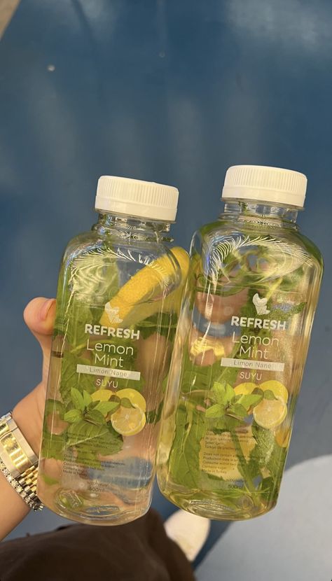 Fresh Juice Bottle, Juice Business, Juice Cafe, Fruit Infused Water Recipes, Japanese Drinks, Healthy Bars, Drinks Packaging Design, Infused Water Recipes, Food Pack