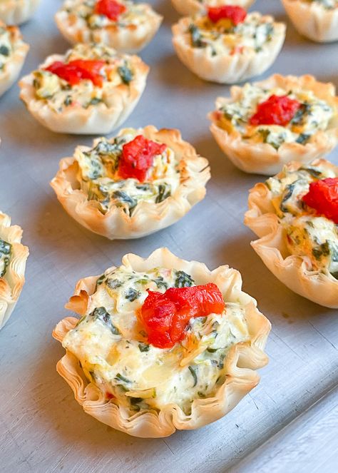 Spinach Artichoke Tartlets, Mini Tart Appetizers, Spinach Artichoke Phyllo Cups, Phyllo Cup Appetizers Easy, Bridgeton Wedding, Artichoke Tart, Artichoke Pinwheels, Mini Puff Pastry, Cup Appetizers