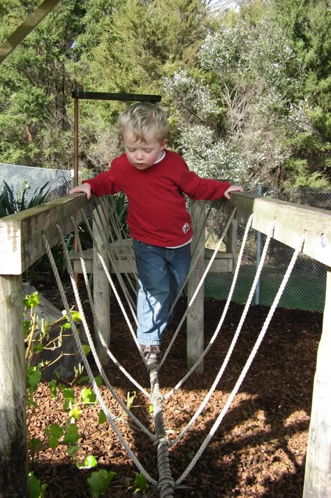 Playground Garden, Outdoor Bridges, Outdoor Kids Play Area, Outdoor Play Spaces, Outdoor Play Areas, Diy Playground, Kids Outdoor Play, Natural Playground, Outdoor Classroom