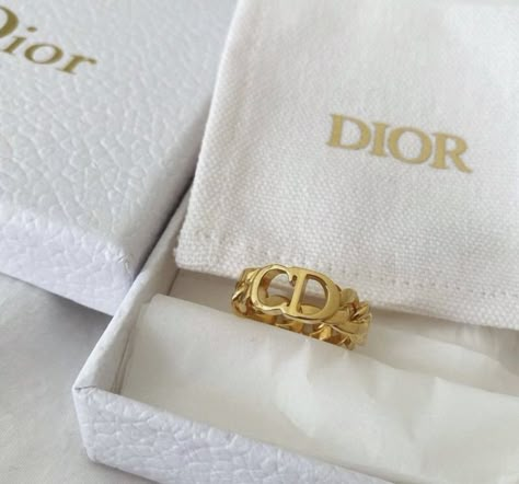 pinterest: hezzprice Christian Dior Ring, Expensive Jewelry Luxury, Nice Jewelry, Luxe Jewelry, Gold Aesthetic, Jewelry Accessories Ideas, Luxury Lifestyle Dreams, Cosmetics Bag, Luxury Jewellery