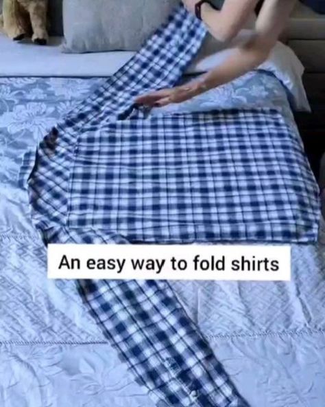 Fold Shirts, Packing Hacks Clothes, Shirt Folding, How To Fold Towels, Packing Clothes, Diy Clothes Videos, Clothes Organization Diy, Organisation Hacks, Diy Clothes Life Hacks