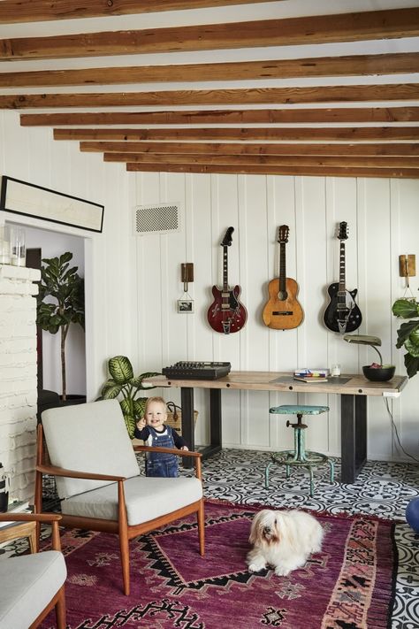 Guitars On The Wall, Family Music Room, Bohemian Living Room Ideas, Music Room Design, Home Music Rooms, Guitar Room, Bohemian Living Rooms, Music Room Decor, Bohemian Living