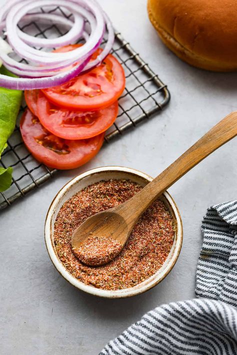 Seasoning For Hamburgers, Hamburger Seasoning Recipe, Burger Recipes Seasoning, Burger Sauces Recipe, Mexican Salsa Recipes, Homemade Seasoning, Foil Dinners, Dry Rubs, Seasoning Blends