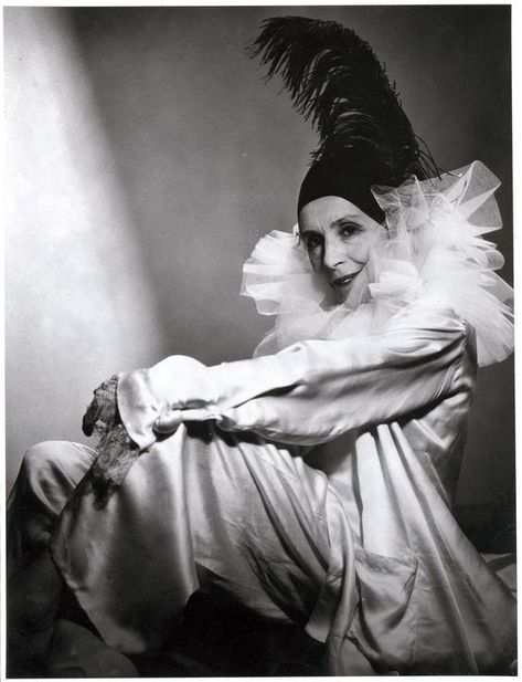 Karen Blixen, 1920s Women, Dramatic Photos, Hippie Hair, Quotes By Authors, Out Of Africa, Famous Quotes, White Photography, Picture Perfect