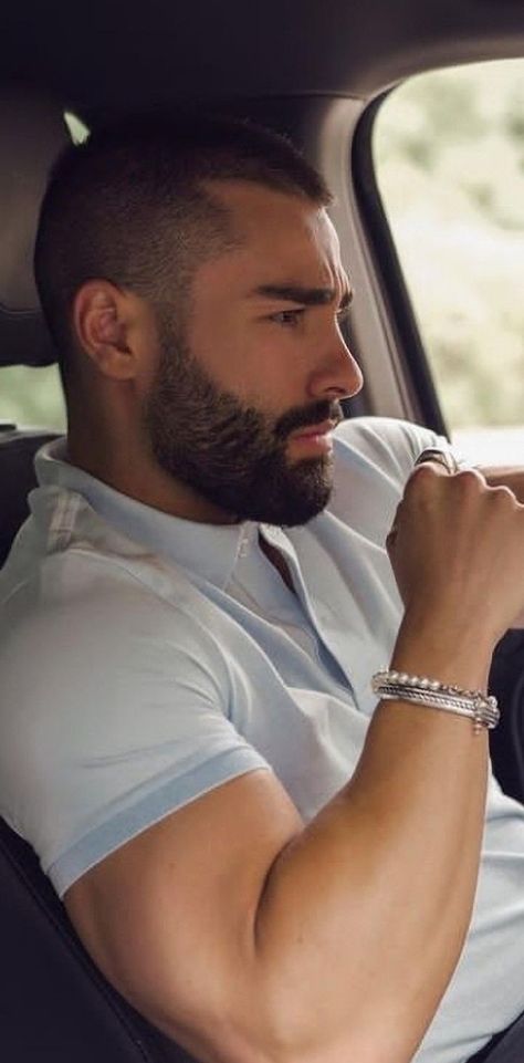 THIS BLOG IS FOR PEOPLE OVER 18 . Luxury Life Men, Extended Goatee Beard, Good Looking Bald Men, Buff Redhead Men, Idris Elba Body, Beard Ideas For Men, Beard Fade Styles, Thick Hair Men, Big Beard Styles