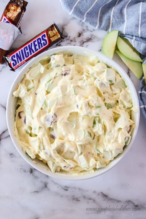 Snicker Carmel Apple Salad, Apple Snicker Dip, Snicket Apple Salad, Snickers Apple Salad With Cream Cheese Cool Whip, Snickers Taffy Apple Salad, Apple Snickers Dessert, Apple Candy Bar Salad, Taffy Apple Salad Snickers, Carmel Apple Snickers Salad