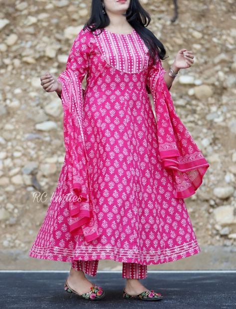 Plazzo Kurta Designs, Kurta Pent Design Women, Yoke Pattern Kurtis, Anarkali Kurta Designs, Yoke Designs For Kurtis, Cotton Anarkali Dress, Elegant Kurti, Lace Designs On Suits, Cotton Anarkali Suits