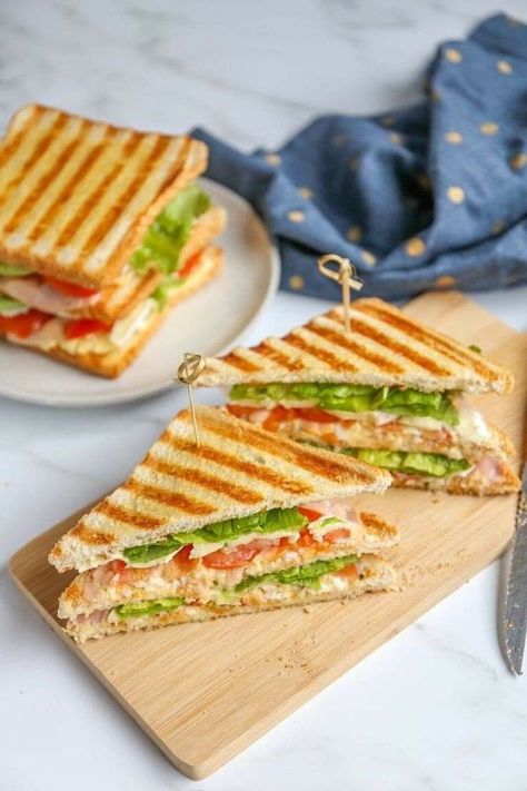 https://pin.it/186nWb7F7 Recept Sandwiches, Best Easy Dinner Recipes, Easy Healthy Lunch Recipes, Steak Sandwiches, Easy Healthy Lunches, Club Sandwich, Chapati, Cafe Food, High Tea