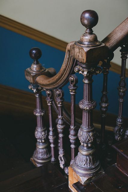 Wooden Staircase, Iron Stair Railing, Victorian Interiors, Lan Can, Victorian Architecture, Victorian Decor, Stair Railing, Staircase Design, Art Metal