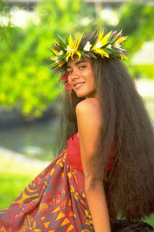 Her hair!! Trying to grow out my hair long but it won't look nearly as beautiful as hers Awapuhi Shampoo, Kat Diy, Hawaiian Woman, Hawaiian Dancers, Hawaiian Birthday, Hawaiian Art, Hula Dancers, Hawaiian Culture, Polynesian Culture