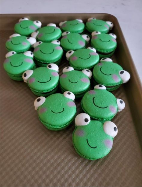 Shaped Macarons, Frog Food, Cupcakes Flores, Kue Macaroon, Desserts Pictures, Leap Day, Frog Pictures, Cream Photos, Cute Baking