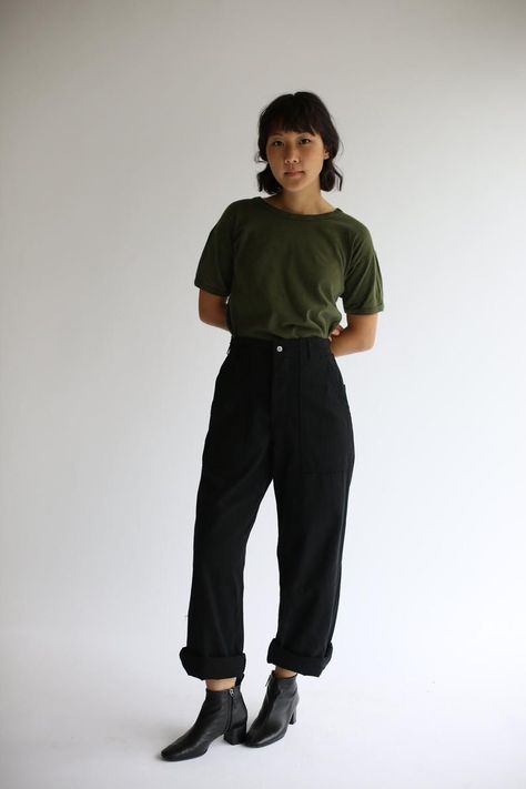 958adb57686c2fdec5796398de5f317adesc53266507ri Barista Outfits, Utility Trousers, Lesbian Fashion, Workwear Pants, Queer Fashion, Fly High, Teacher Outfits, Business Casual Outfits, Looks Style