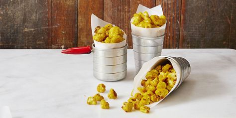 Cauliflower "Popcorn" - GoodHousekeeping.com. This is addictively delicious!! Vegan Superbowl Food, Cauliflower Popcorn, Meal Vegetarian, Vegan Super Bowl, Super Bowl Food Healthy, Healthy Popcorn, Superbowl Snacks, Popcorn Recipes, Food Breakfast