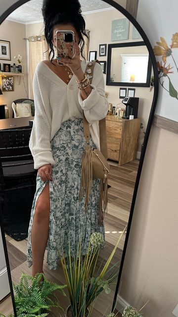 Jess Renee | Style Inspo✨🦋 on Instagram: "September is only 9 days away baby🙌🏼🍁🍂
•
•
•
#ootd #outfitinspo #fall #falloutfits #boho #bohooutfit #styleinspo #explore #explorepage #instagood #cozyvibes" Clean Boho Aesthetic Outfits, Arizona Spring Outfits, Spring Boho Outfits, Boho Spring Outfits, Spring Outfits Boho, Boho Inspo, Baby Ootd, Earthy Outfits, Boho Style Outfits