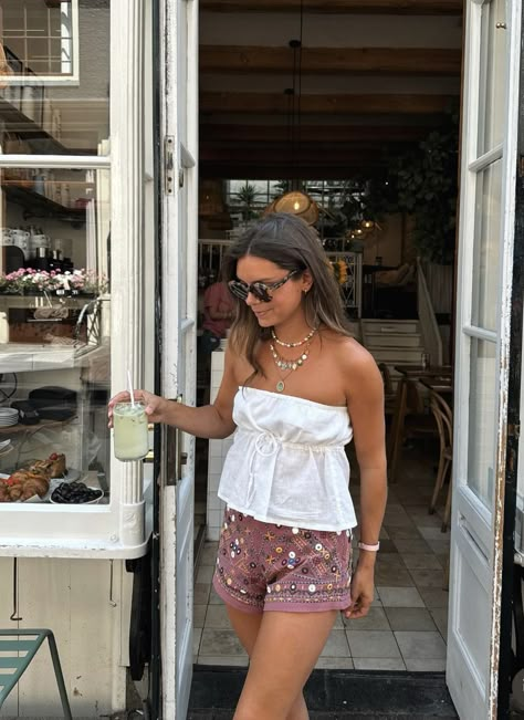 Lisbon Aesthetic Outfits, Portugal Outfits Summer, Isabel Marant Style, Socal Style, The Nerve, Tennis Fashion, Alternative Outfits, Instagrammer, Outfit Goals