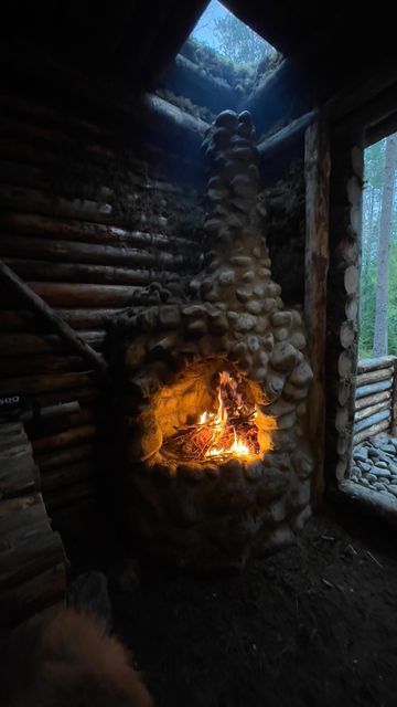 Survival Fireplace, Fire Lookout House, Bushcraft Cabin, Bushcraft Shelter Camps, Bushcraft Fireplace, Bushcraft Shelter Fireplace, Winter Bushcraft Shelters, Bushcraft Shelter With Fireplace, Bushcraft Shelter Long Term