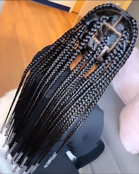 Knotless Jumbo Box Braids, Box Braids Beads, Braids Hairstyles Box Braids, Box Braids Medium Length, Medium Size Braids, Braids Hairstyles For Black Women, Braids Color, Braids Extensions, Cute Box Braids