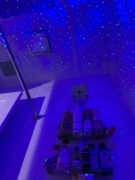 Cool Bathroom Led Lights, Cool Bathrooms With Led Lights, Bathrooms With Led Lights, Led Lights Shower Aesthetic, Led Shower Aesthetic, Bathroom Ideas Teen, Led Bathroom Aesthetic, Bathroom Ideas Led Lights, Led Bathroom Ideas