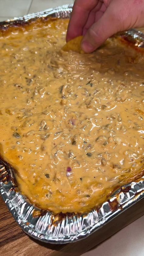 Smoked Cheeseburger Dip, Cheese Burger Dip Recipe, Traeger Queso Dip, Smoked Dips Appetizer, Layered Cheeseburger Dip, Cheese Burger Dip, Burger Dip, Cheeseburger Dip, Dips Appetizers