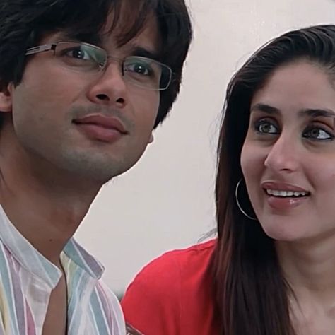 Bollywood Scenes, Bollywood Romance, Movie Core, Romantic Bollywood, Comfort Films, Jab We Met, The Movie It, Longest Kiss, Kissing In The Rain