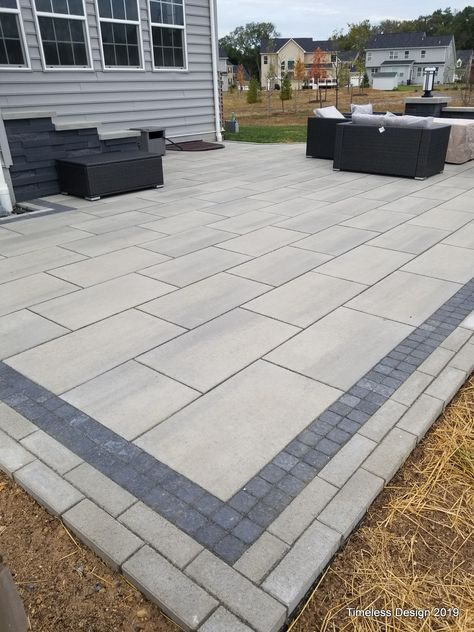 Techo-Bloc Blu Grande (Running Bond) using Squadra & Linea as a Soldier Interlock Backyard Design, Walk Paths Backyard, Backyard Interlocking Ideas, Interlock Patio Backyard, Pavestone Patio Ideas, Outdoor Pavers Ideas, Cheap Paver Patio Ideas, Techo Bloc Patio, Backyard Paver Ideas