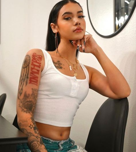 Woman With Tattoos, Full Arm Tattoos, Black Girls With Tattoos, Tattoed Women, Pretty Tattoos For Women, Dope Tattoos For Women, Red Tattoos, Shoulder Tattoos For Women, Stylist Tattoos