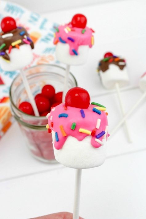 Marshmallow Pops Recipe, Valentines Healthy Snacks, Lego Cake Pops, Quick Snacks For Kids, Chocolate Sundae, Christmas Yummies, Valentines Snacks, Marshmallow Dip, How To Make Marshmallows